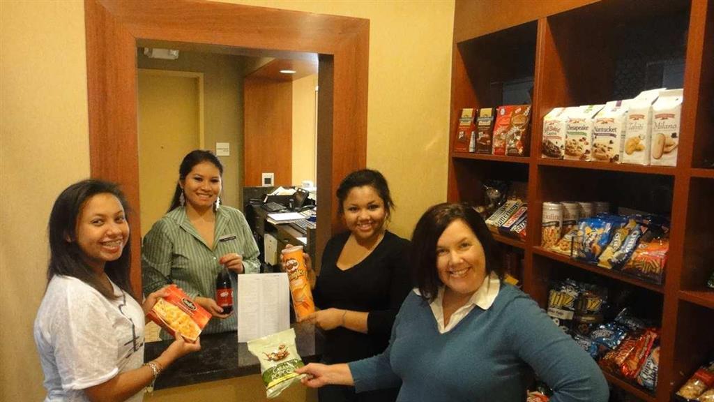 Hampton Inn & Suites Riverside/Corona East Pokoj fotografie